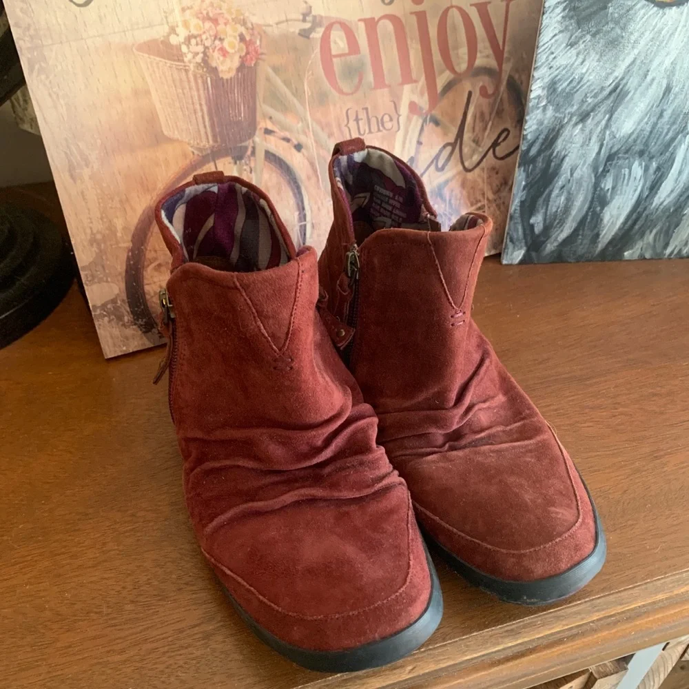 Cobb Hill Leather Ankle Booties 5.5